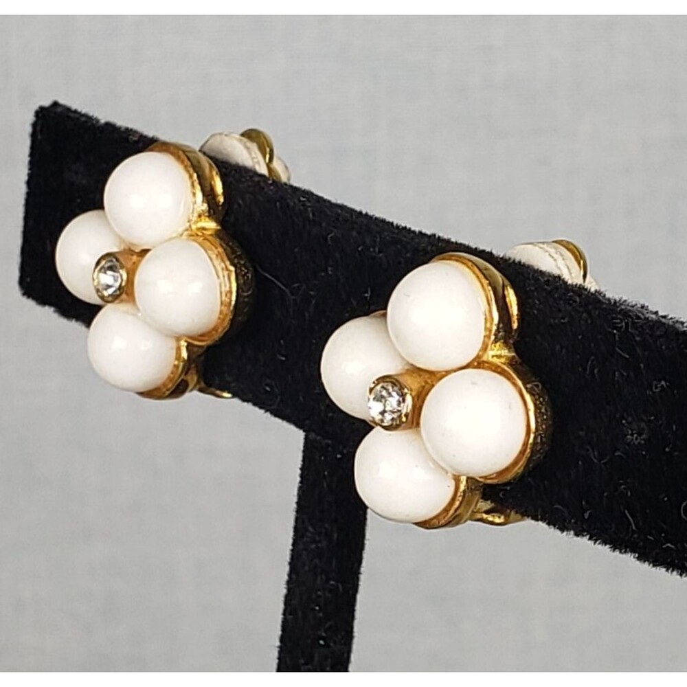 Vintage 1960s Signed YOSCA Gold Tone Crystal & White Cabochon Clip On Earrings - Picture 6 of 11
